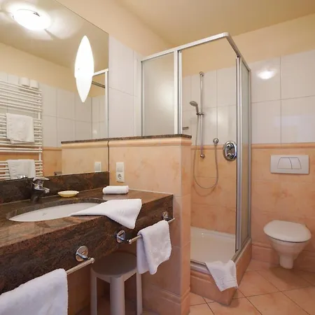 Strandhotel Ostfriesenhof מלון בורקום