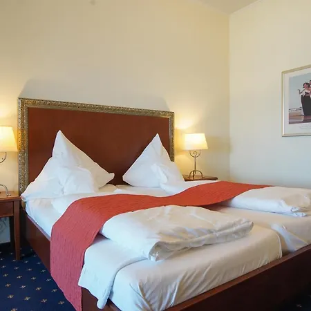Strandhotel Ostfriesenhof 3* בורקום