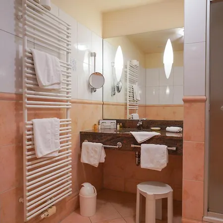 Strandhotel Ostfriesenhof מלון בורקום